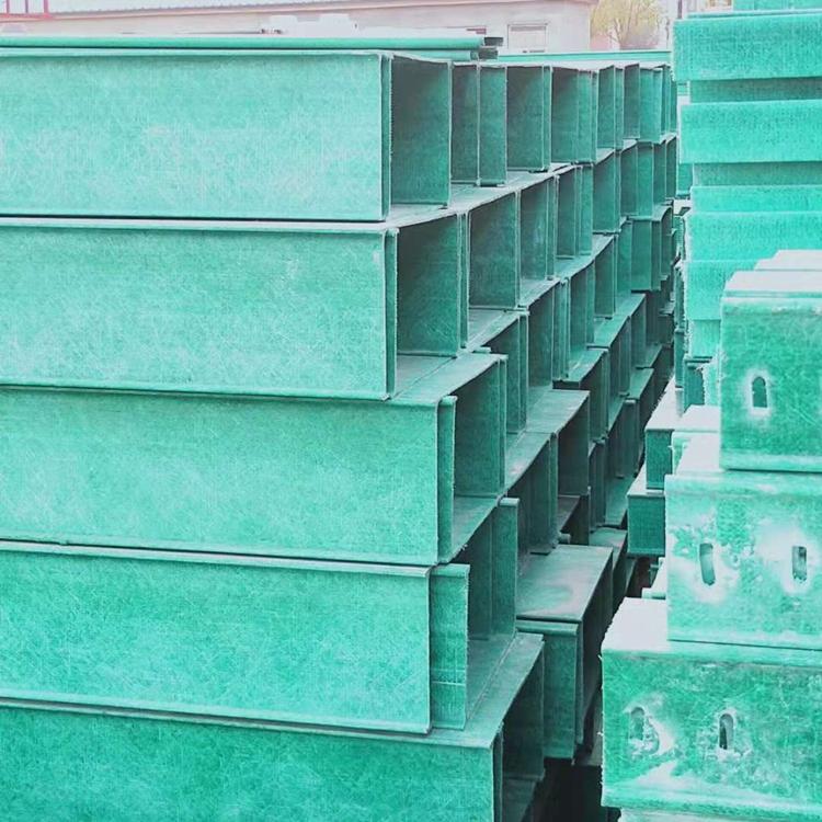 東營(yíng)玻璃鋼電纜橋架廠家